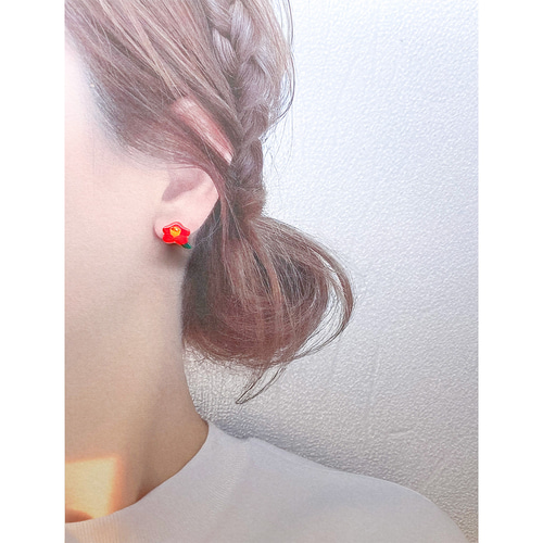 椿の花の手描きピアス/イヤリング＊錆びにくく変色しにくいス