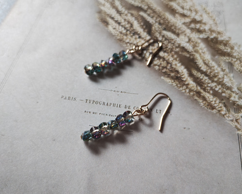 SOLD◆ハンドメイド ガラスピアス シンプル 小ぶり アイスブルー スクエア a79dfd5f3d66fcb823a24259edd851