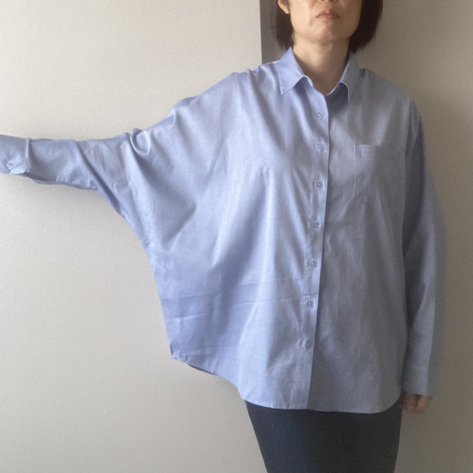 ドルマンスリーブのシャツ　サックス