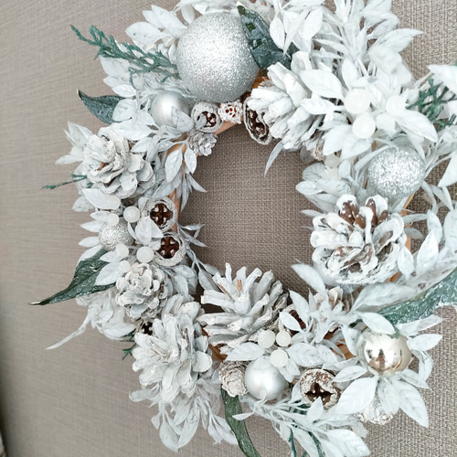 シルバーリーフのクリスマスリース/ シルバーインテリア、玄関リース