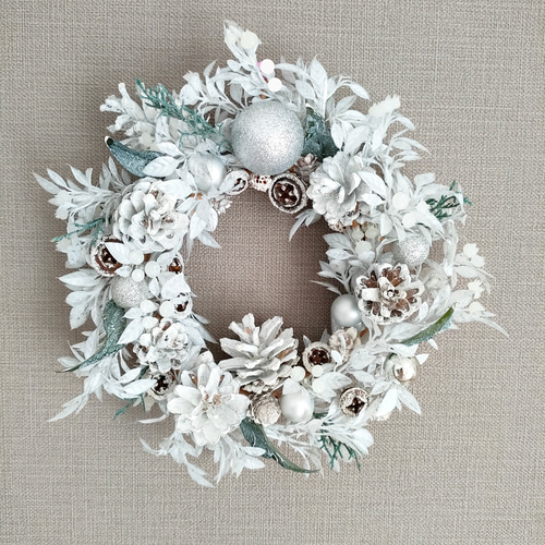 シルバーリーフのクリスマスリース/ シルバーインテリア、玄関リース