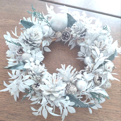 シルバーリーフのクリスマスリース/ シルバーインテリア、玄関リース