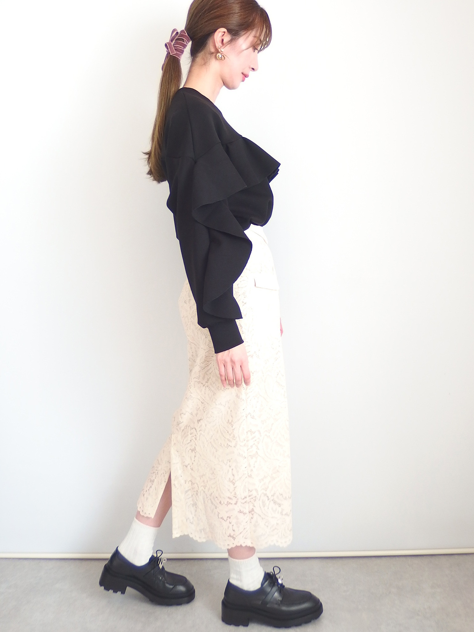 フリルジャージーニットプルオーバー（ブラック）