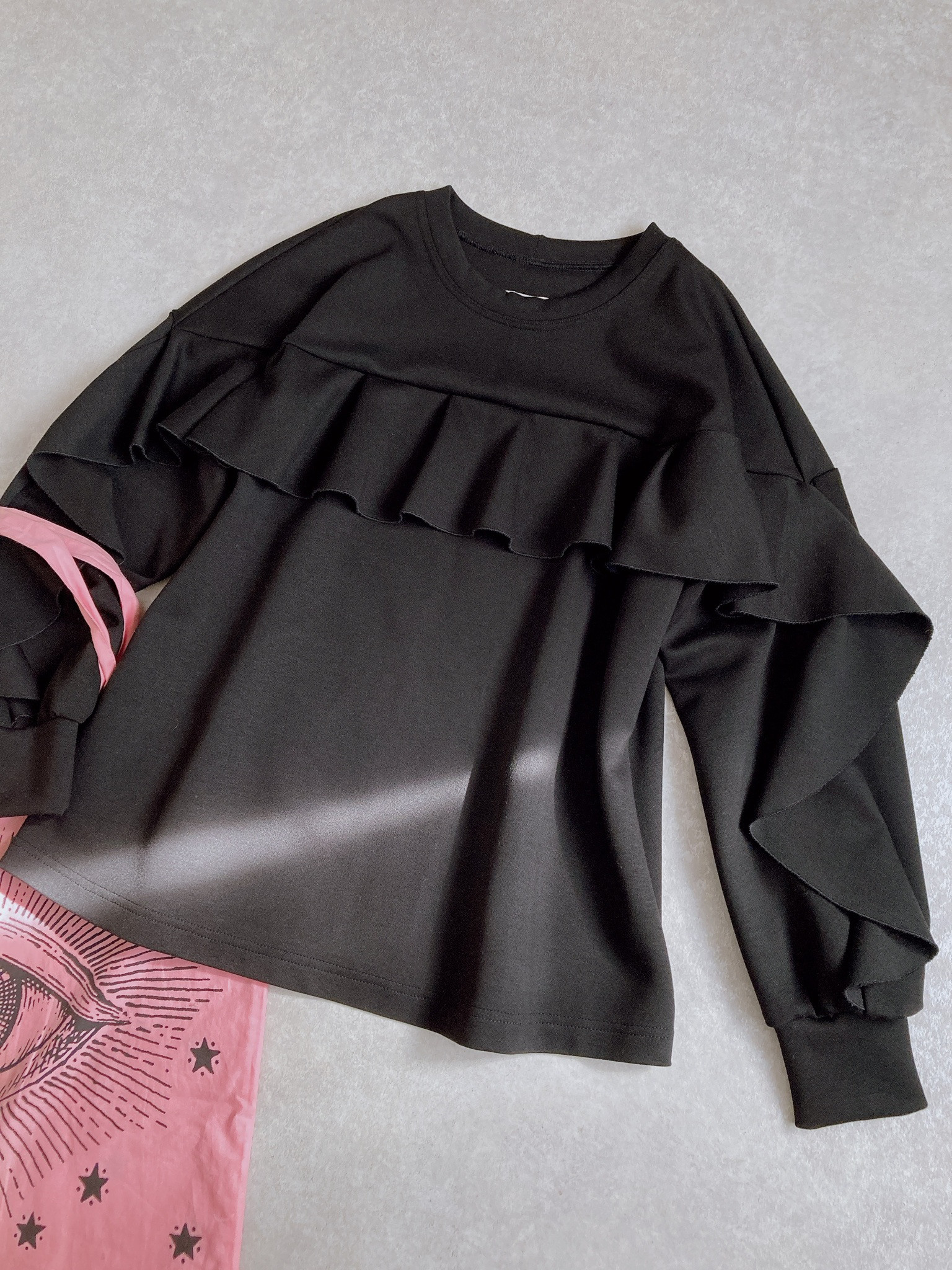 フリルジャージーニットプルオーバー（ブラック）