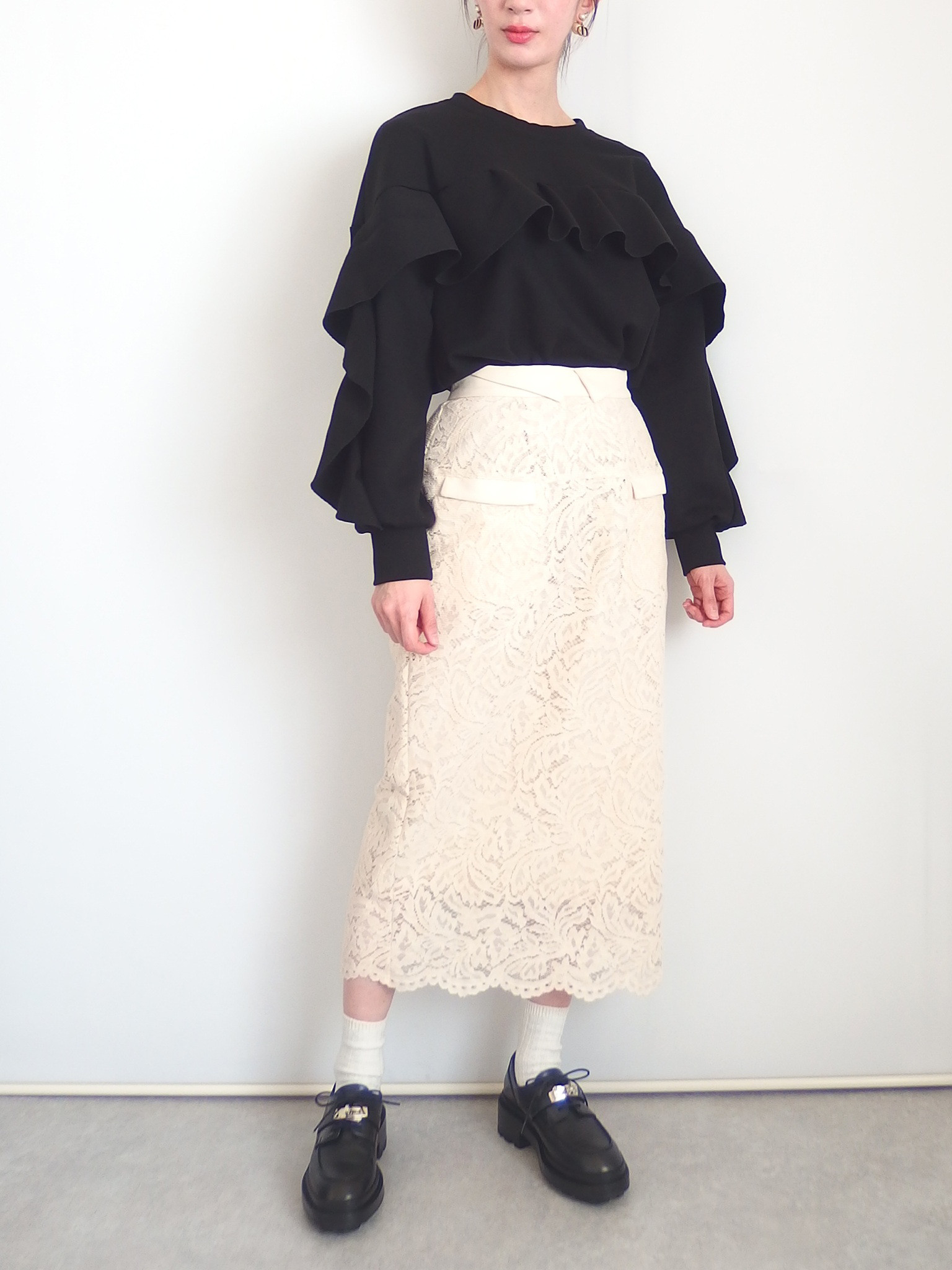 フリルジャージーニットプルオーバー（ブラック）