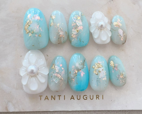 スカイブルー ネイルチップ 青系 水色 ぷっくりフラワー 白 海 空 花