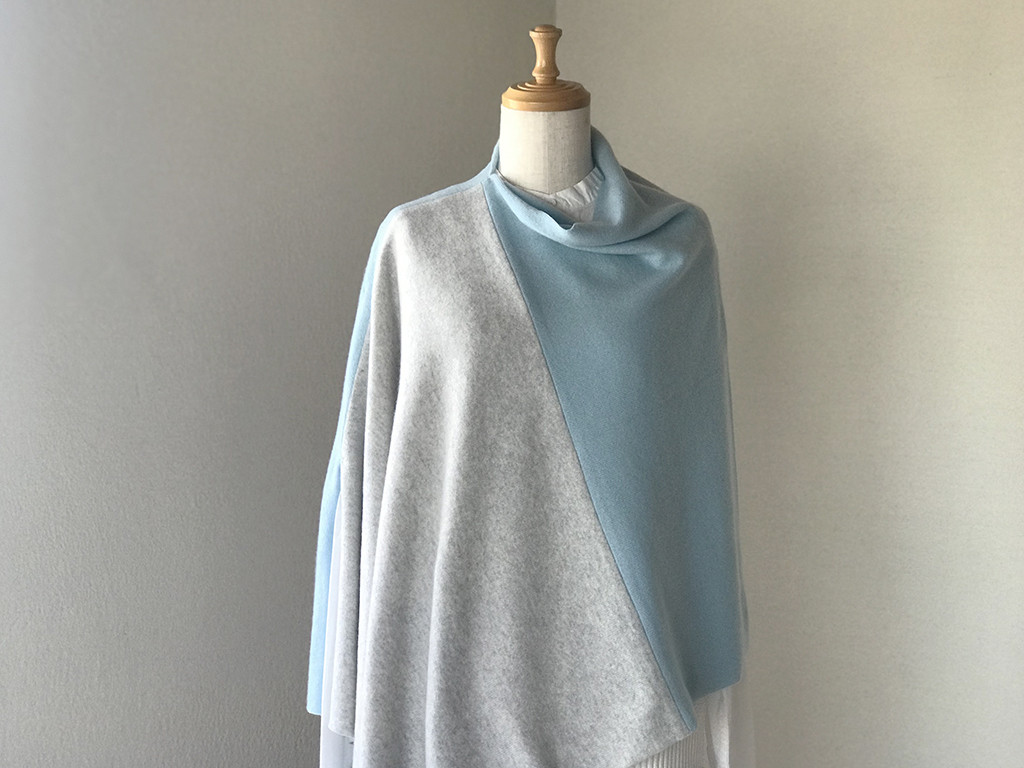 ベビーカシミヤ 3WAYパネル ポンチョストール　ベビーブルー/グレー
