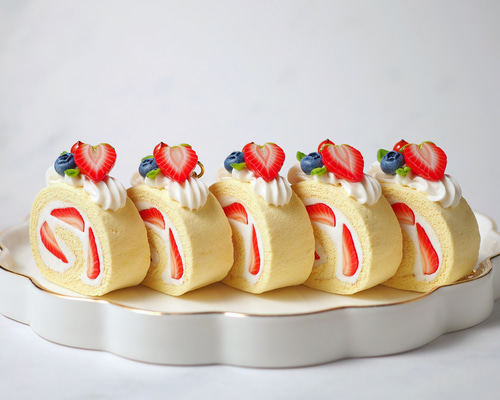 いちごロールケーキキーホルダー キーホルダー Fairy Candy 通販