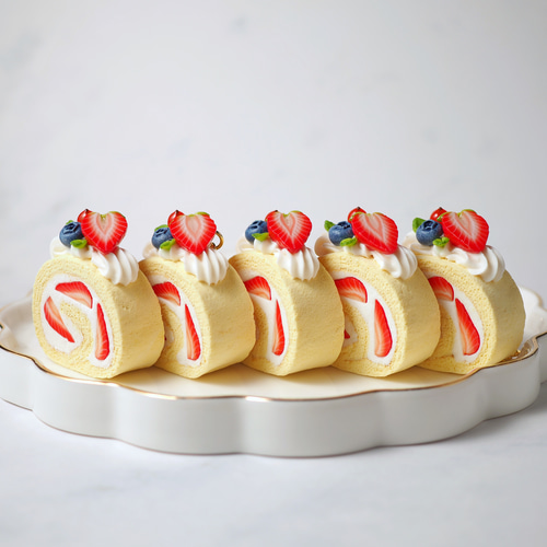 いちごロールケーキキーホルダー キーホルダー Fairy Candy 通販