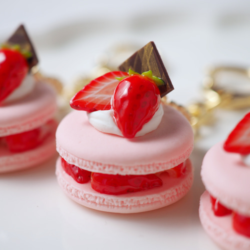 いちごマカロンキーホルダー キーホルダー Fairy Candy 通販 18349501