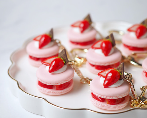 いちごマカロンキーホルダー キーホルダー Fairy Candy 通販 18349501
