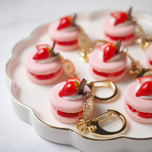 いちごマカロンキーホルダー キーホルダー Fairy Candy 通販 18349501