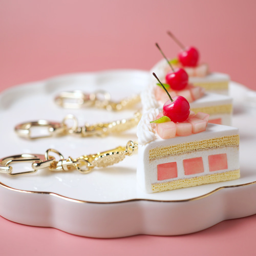 桃のショートケーキキーホルダー キーホルダー Fairy Candy 通販