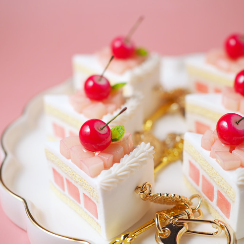 桃のショートケーキキーホルダー キーホルダー Fairy Candy 通販