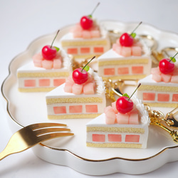 ミニ】いちごショートケーキチャーム（カット） キーホルダー
