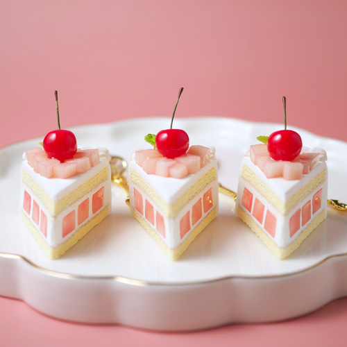 桃のショートケーキキーホルダー キーホルダー Fairy Candy 通販