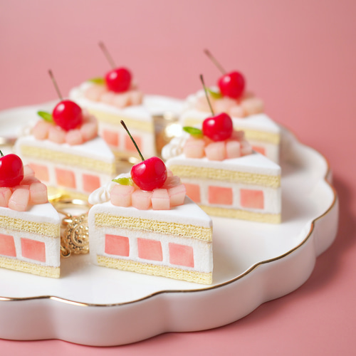 桃のショートケーキキーホルダー キーホルダー Fairy Candy 通販