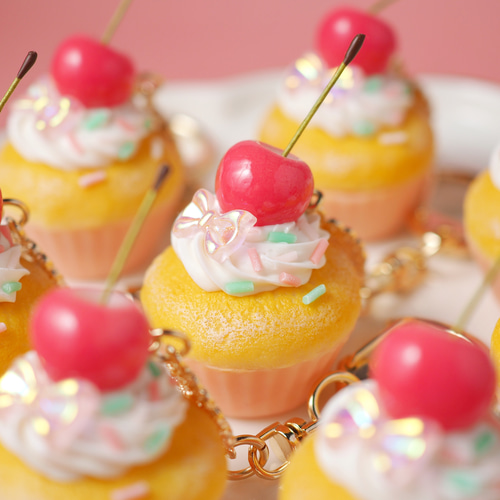 チェリーカップケーキキーホルダー キーホルダー Fairy Candy 通販