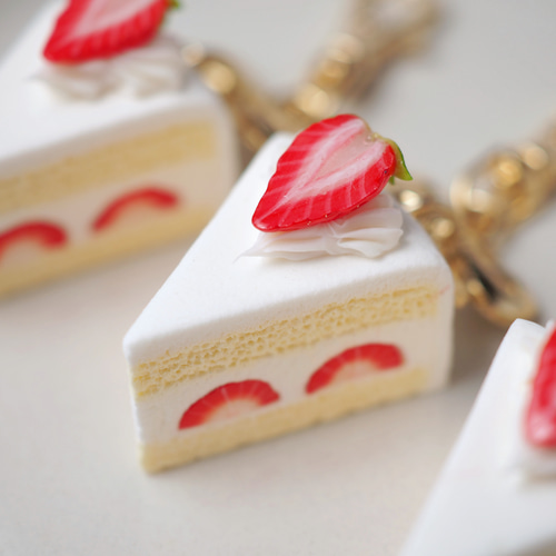 ミニ】いちごショートケーキチャーム（カット） キーホルダー Fairy