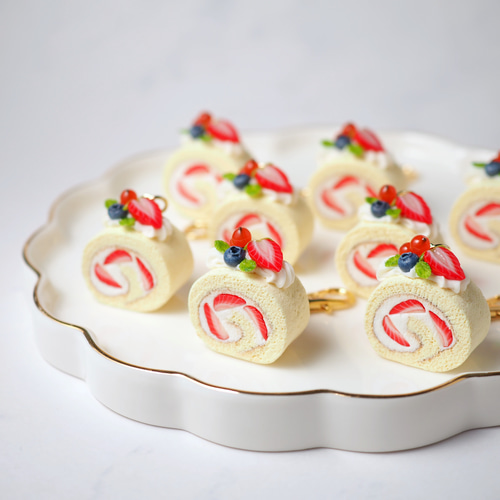 ミニ】いちごロールケーキチャーム キーホルダー Fairy Candy 通販