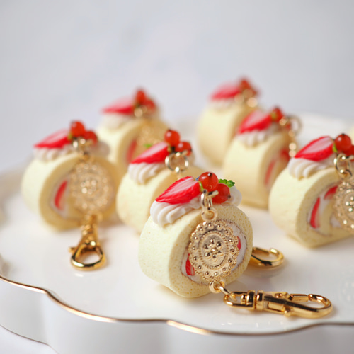 ミニ】いちごロールケーキチャーム キーホルダー Fairy Candy