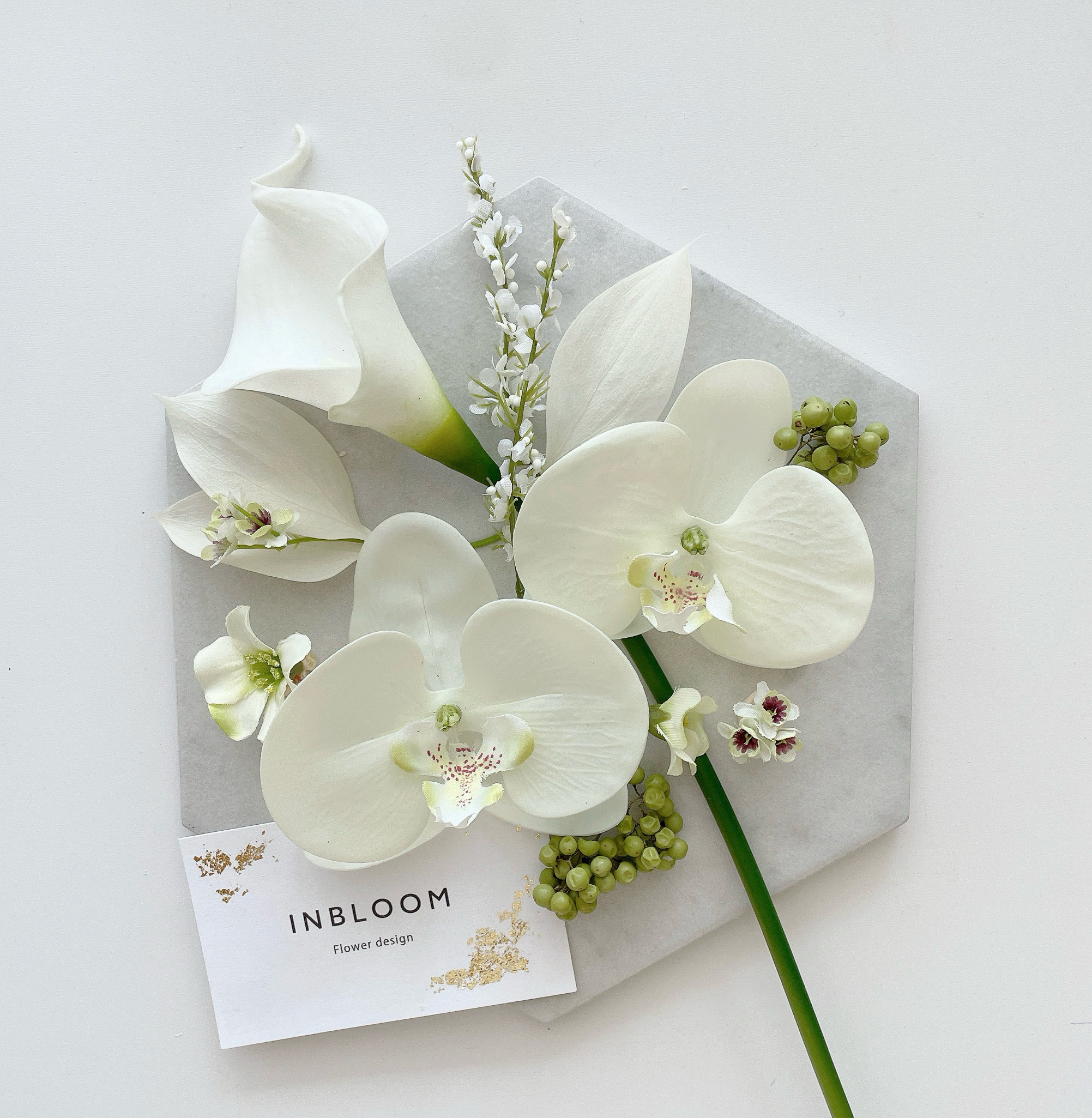 人気No.1 ♡ 胡蝶蘭　カラーリリー　髪飾り ホワイト　ナチュラル　ヘアアクセサリー  造花　振袖　和装 4,773円