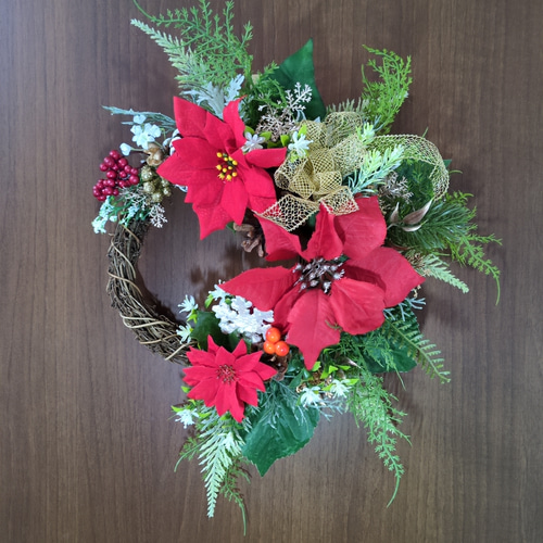 赤ポインセチアとリボンのクリスマスリース☆玄関リース☆造花リース 赤ポインセチアとリボンのクリスマスリース☆玄関リース☆造花