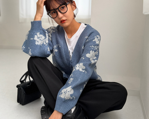 再販】柔らかな触り心地 洗えるニットカーディガン 花柄 脚長効果