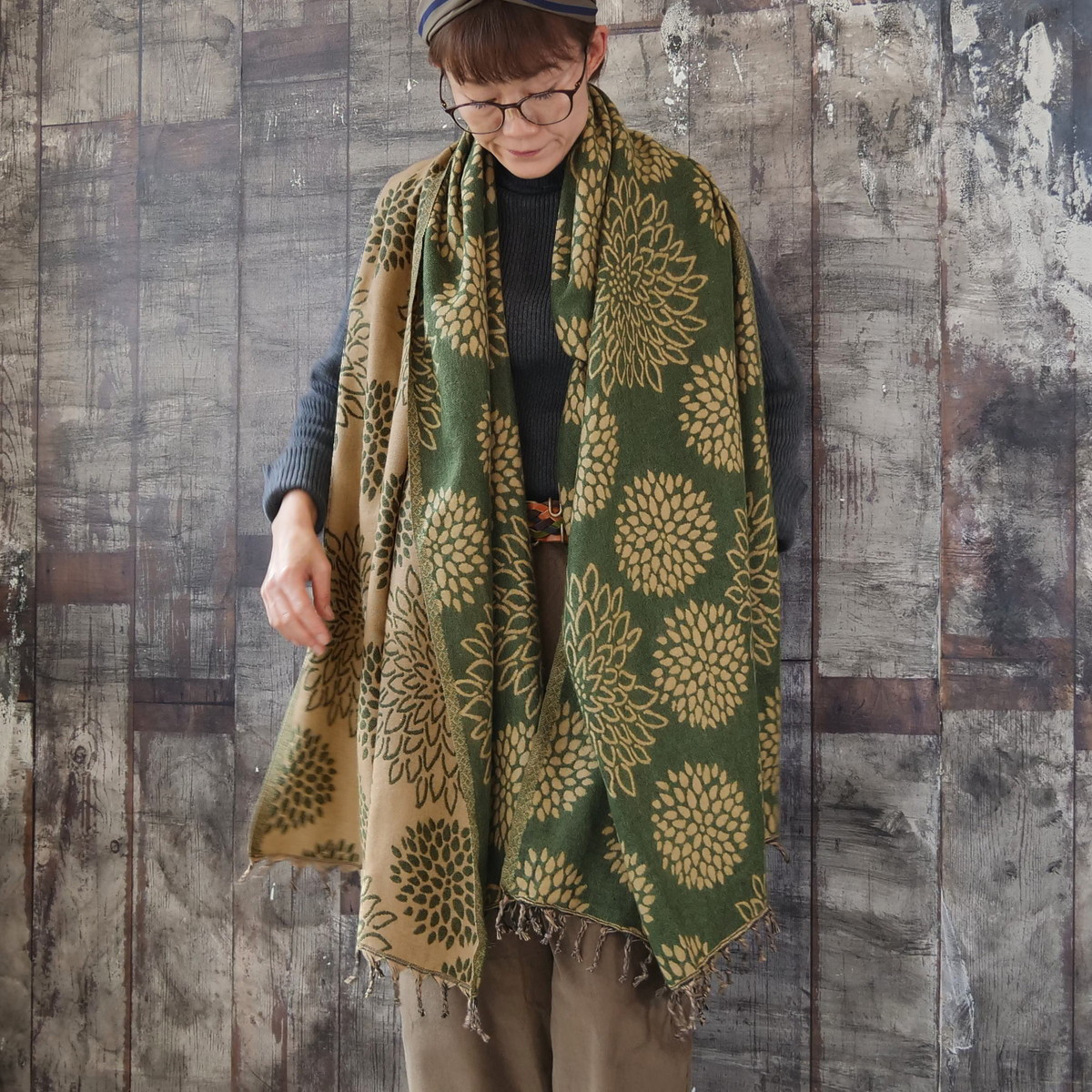 10/3再販＊羽織るだけでお洒落度ＵＰ＊3Way＊リバーシブル＊起毛ダリア柄大判ストール＊グリーン