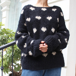 ◉ 溫暖輕盈的冬季針織品 ◉ 手工編織的黑色馬海毛心型針織品 第9張的照片