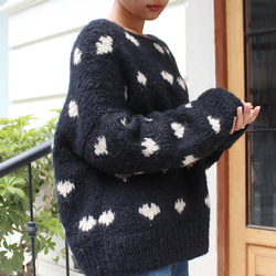 ◉ 溫暖輕盈的冬季針織品 ◉ 手工編織的黑色馬海毛心型針織品 第8張的照片