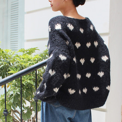 ◉ 溫暖輕盈的冬季針織品 ◉ 手工編織的黑色馬海毛心型針織品 第3張的照片
