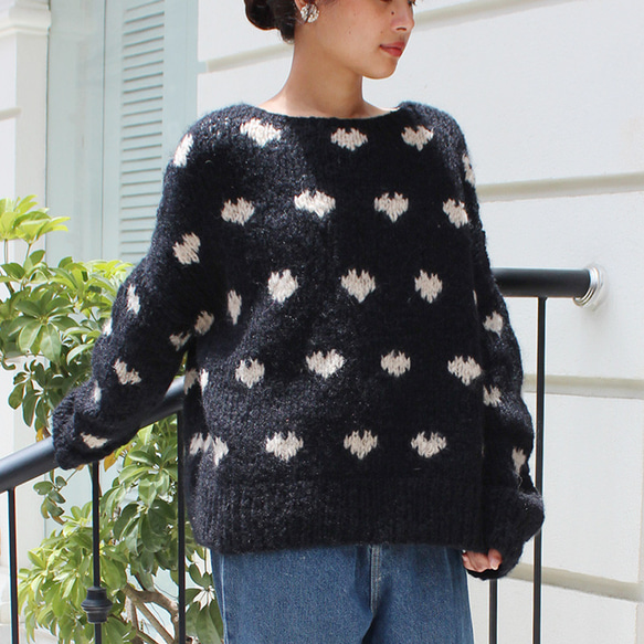 ◉ 溫暖輕盈的冬季針織品 ◉ 手工編織的黑色馬海毛心型針織品 第2張的照片