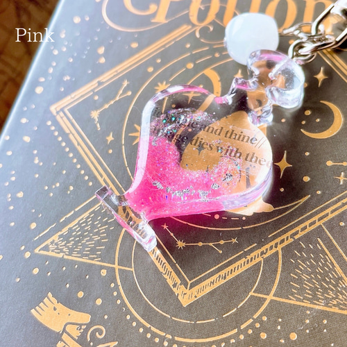 誕生月カラーロボのキーホルダー 【レジン ハンドメイド