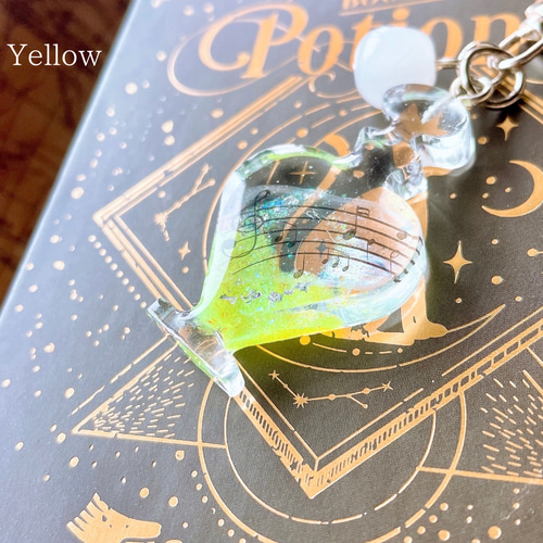 誕生月カラーロボのキーホルダー 【レジン ハンドメイド