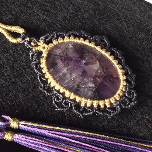 トラピッチェアメジストのマクラメネックレス(チャコール) ネックレス