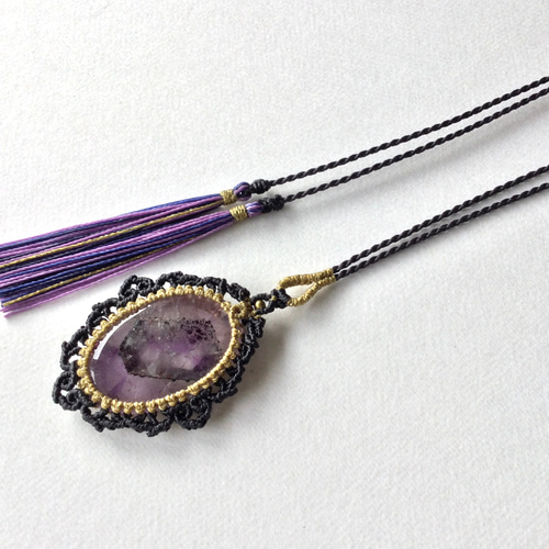 トラピッチェアメジストのマクラメネックレス(チャコール) ネックレス