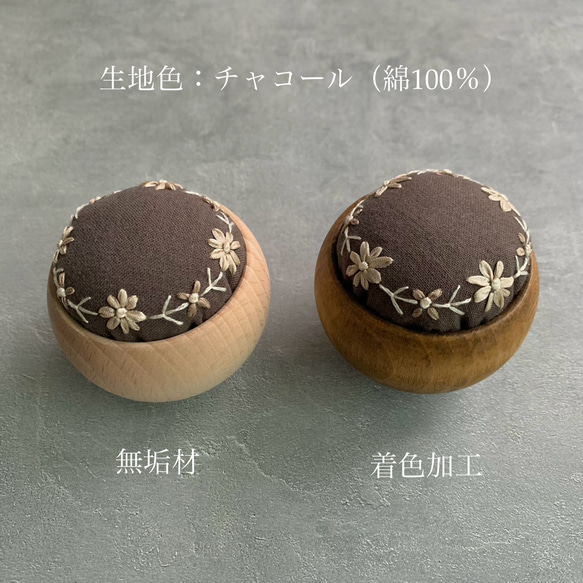 ウッドボウルのピンクッション｢ドライフラワーのリース｣ 針山 針が錆びにくい綿 木製 手刺繍 リボン刺繍 ナチュラル 6枚目の画像