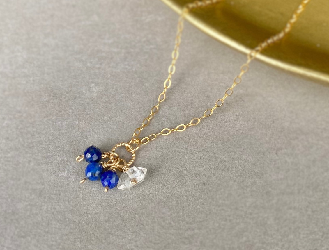 ラピスラズリフラワーとハーキマーダイヤモンドのピアスチャーム ラピスラズリフラワーとハーキマーダイヤモンドのピアスチャーム