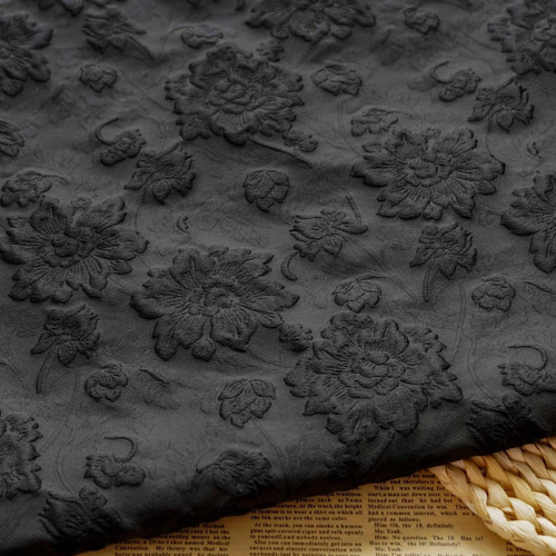 上品 刺繍生地 黒です花柄 ジャカード織りの生地 ☆生地幅約