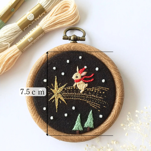 刺繍フレーム インテリア 壁掛け 動物モチーフ うさぎ 雪 流れ星