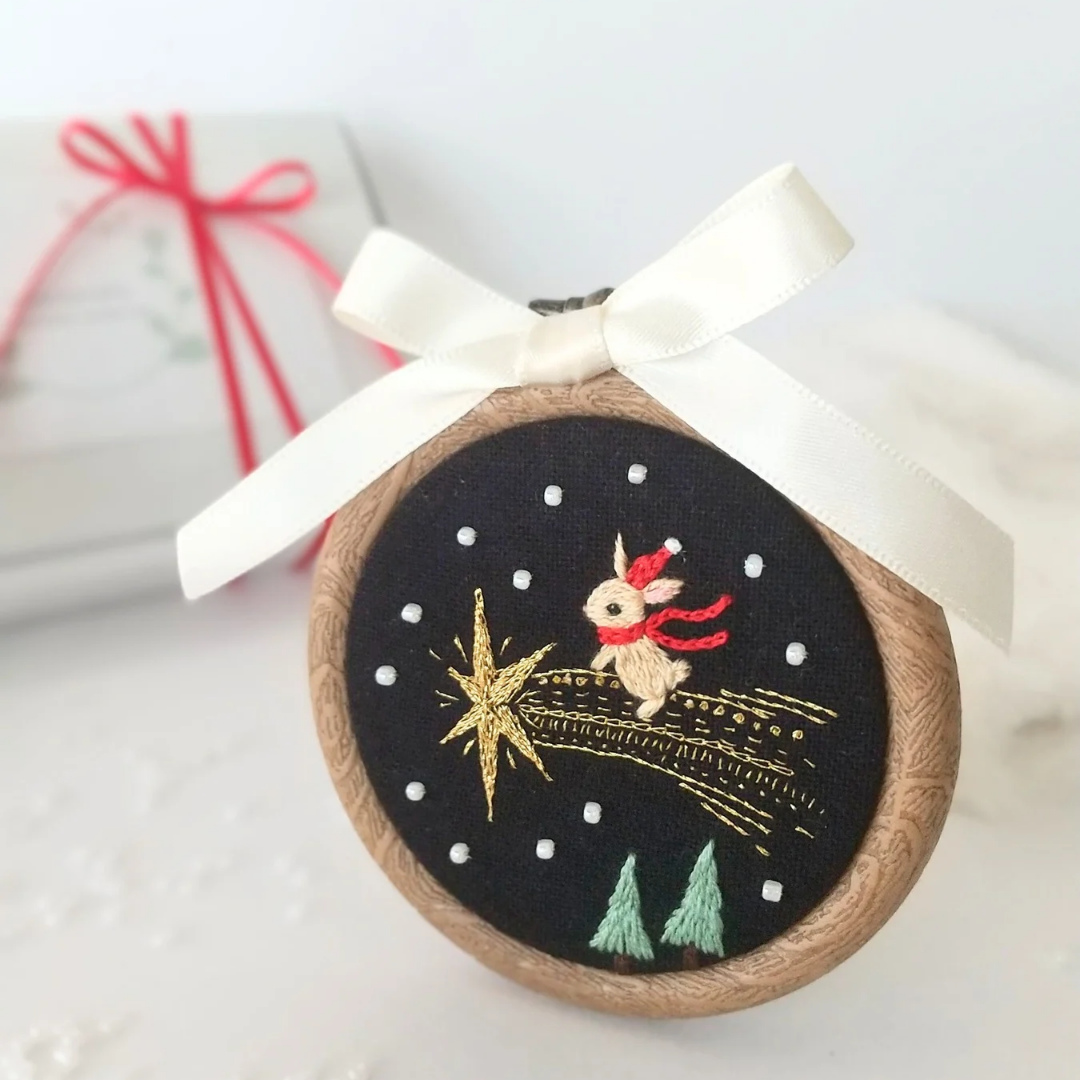 刺繍フレーム　動物たちのクリスマス Chicchi 森で暮らす動物たちの12か月 刺繍キット「和の花々に