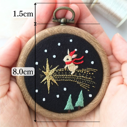 刺繍フレーム インテリア 壁掛け 動物モチーフ うさぎ 雪 流れ星