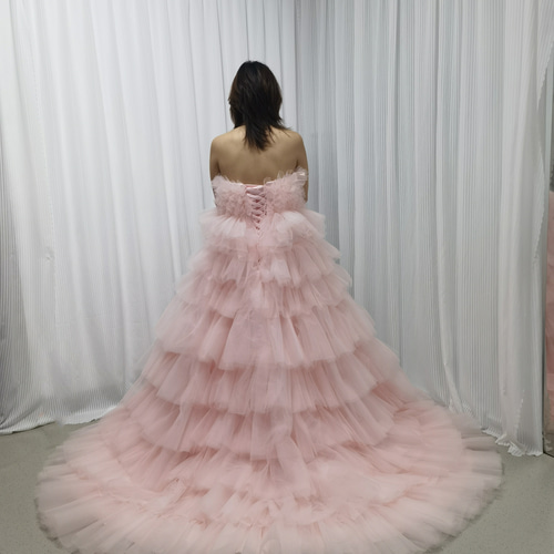 送料無料！カラードレス 薄ピンク ベアトップ ふわふわドレス 編み上げ