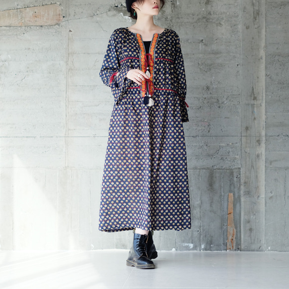 【補貨】獨特刺繡緞帶和流蘇設計！印花長袖連身裙（24w-11）海軍藍 第4張的照片
