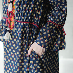 【補貨】獨特刺繡緞帶和流蘇設計！印花長袖連身裙（24w-11）海軍藍 第11張的照片