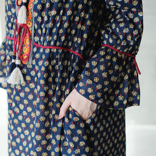 刺繍リボン＆タッセルが個性的！ブロックプリント長袖ワンピース