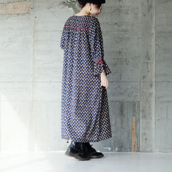 【補貨】獨特刺繡緞帶和流蘇設計！印花長袖連身裙（24w-11）海軍藍 第7張的照片