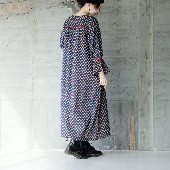 【補貨】獨特刺繡緞帶和流蘇設計！印花長袖連身裙（24w-11）海軍藍 第7張的照片