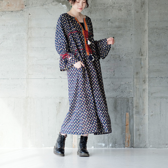 【補貨】獨特刺繡緞帶和流蘇設計！印花長袖連身裙（24w-11）海軍藍 第5張的照片